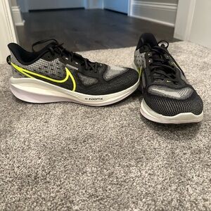 Nike vomero 17 Running Shoes - Black and Gray worn twice